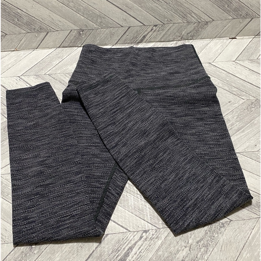 LULULEMON LEGGINGS COLOR GRAY SIZE 4